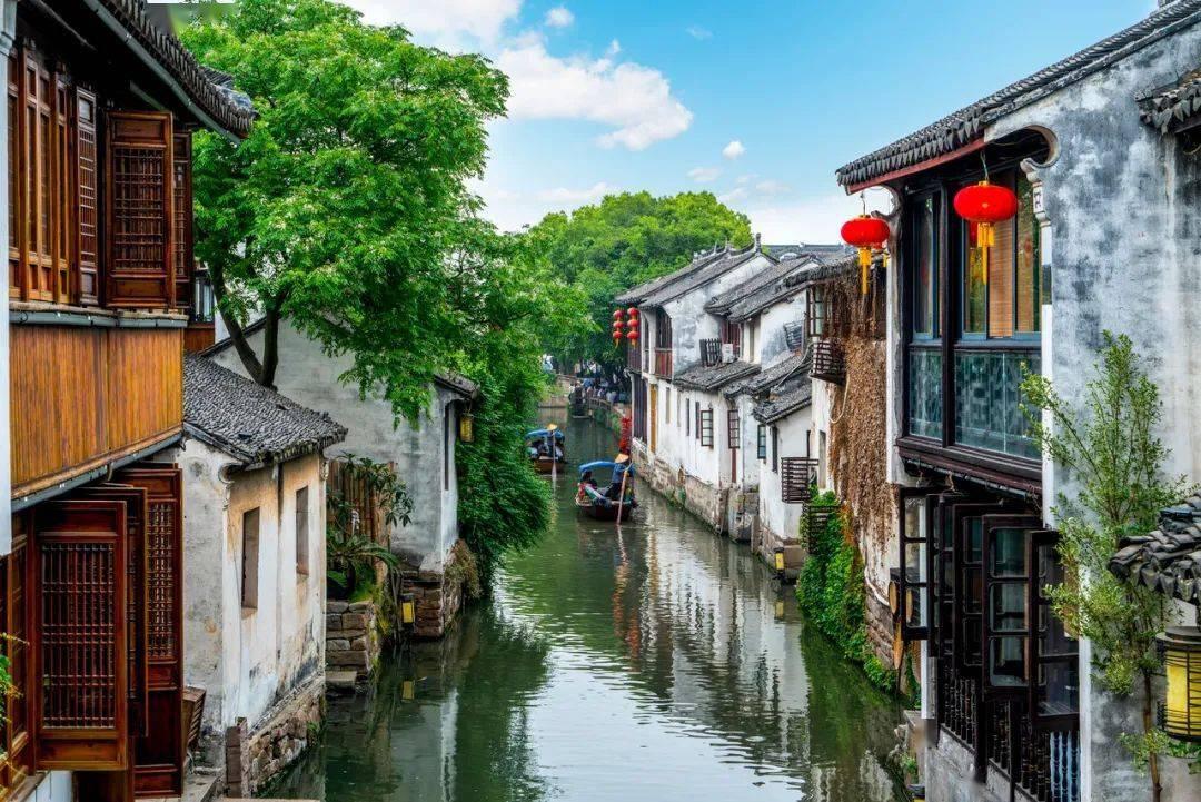 跑半马碰上周润发！民众疯狂包围，2.5小时完赛，手脚惊见血痕